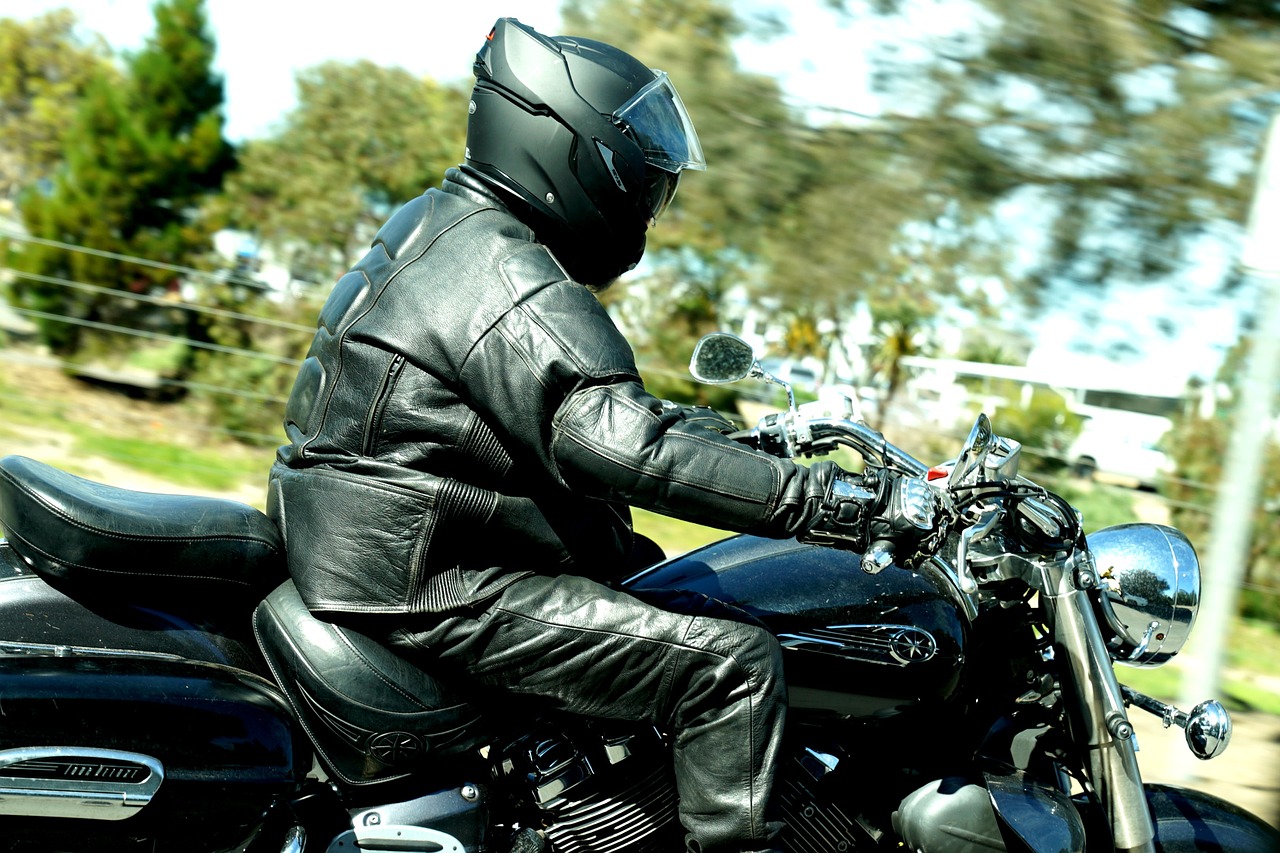 Cuidar la postura al andar en moto